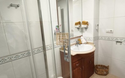 Precioso apartamento de planta baja con terraza grande.